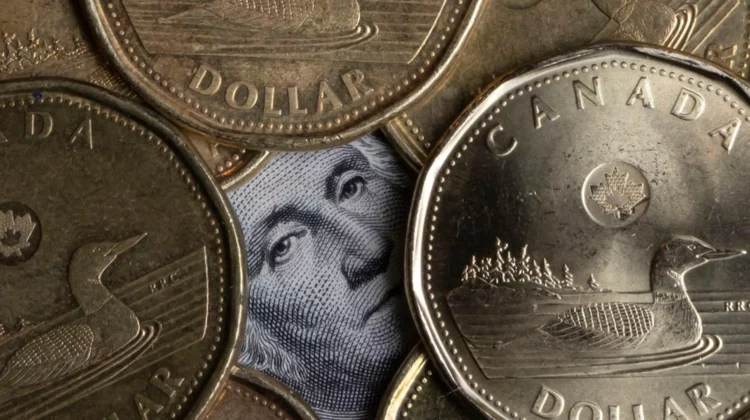 Canadian dollar rises to seven-week high as traders reduce bearish bets