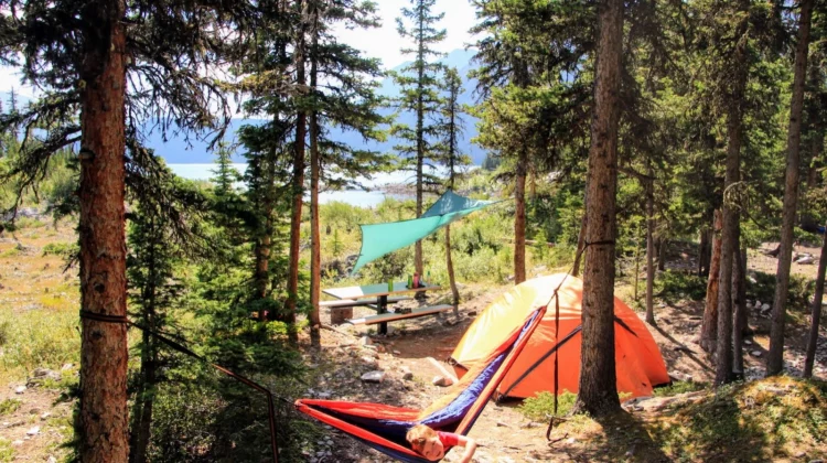Campers gear up for classic Alberta May Long weekend weather