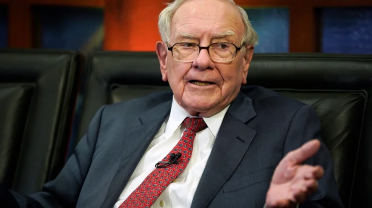 Warren Buffett’s cash pile suggests Canadians already have the best guaranteed return in their pocket